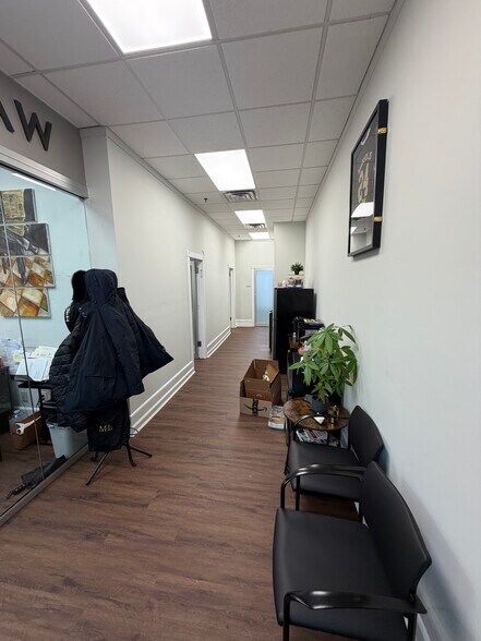 4018 Bell Blvd, Bayside, NY à louer - Photo du bâtiment - Image 2 de 7