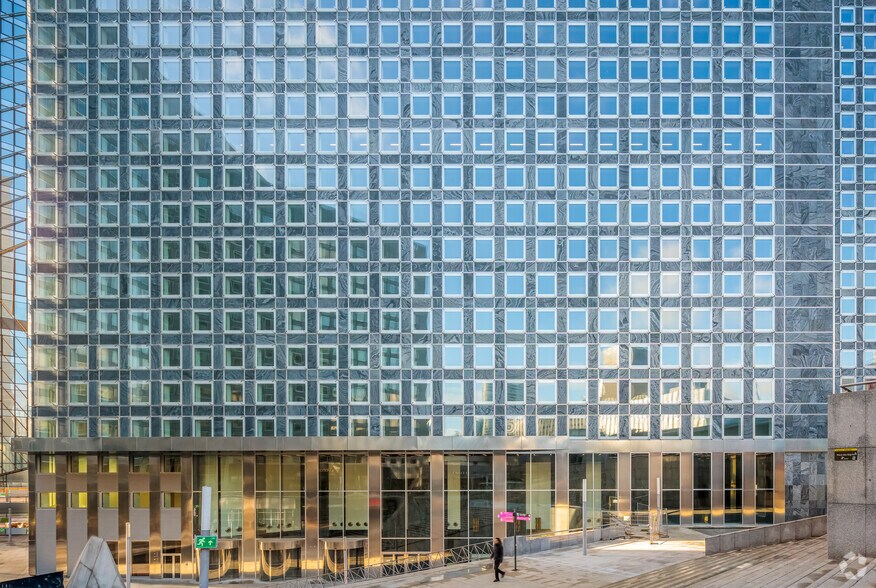 6 Place Des Degrés, Puteaux à louer - Photo du bâtiment - Image 2 de 3