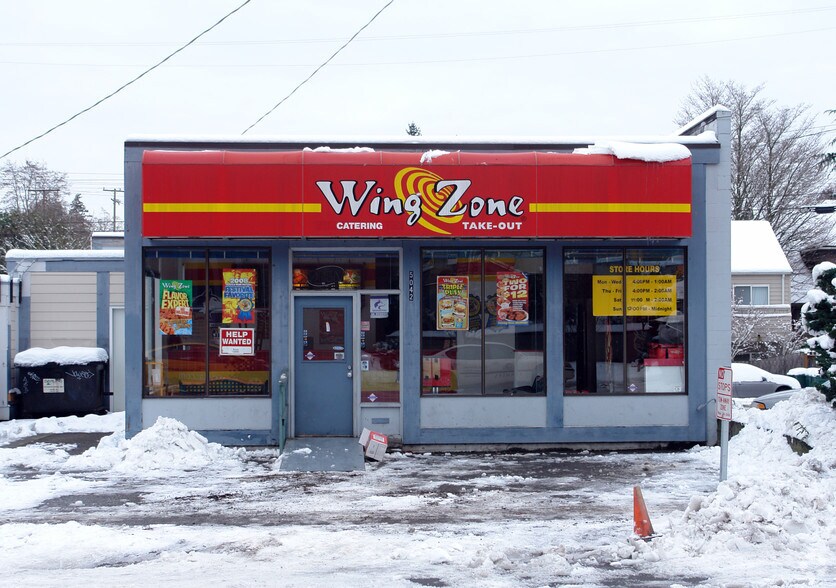 5042 Roosevelt Way, Seattle, WA à vendre - Photo du bâtiment - Image 2 de 2