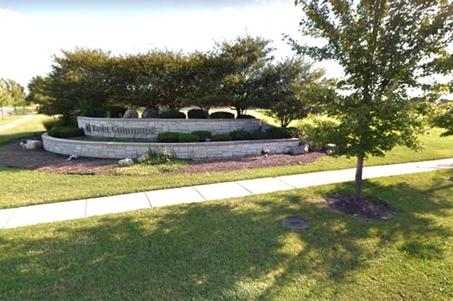 25 S Commons Dr, Aurora, IL à vendre - Autre - Image 2 de 5