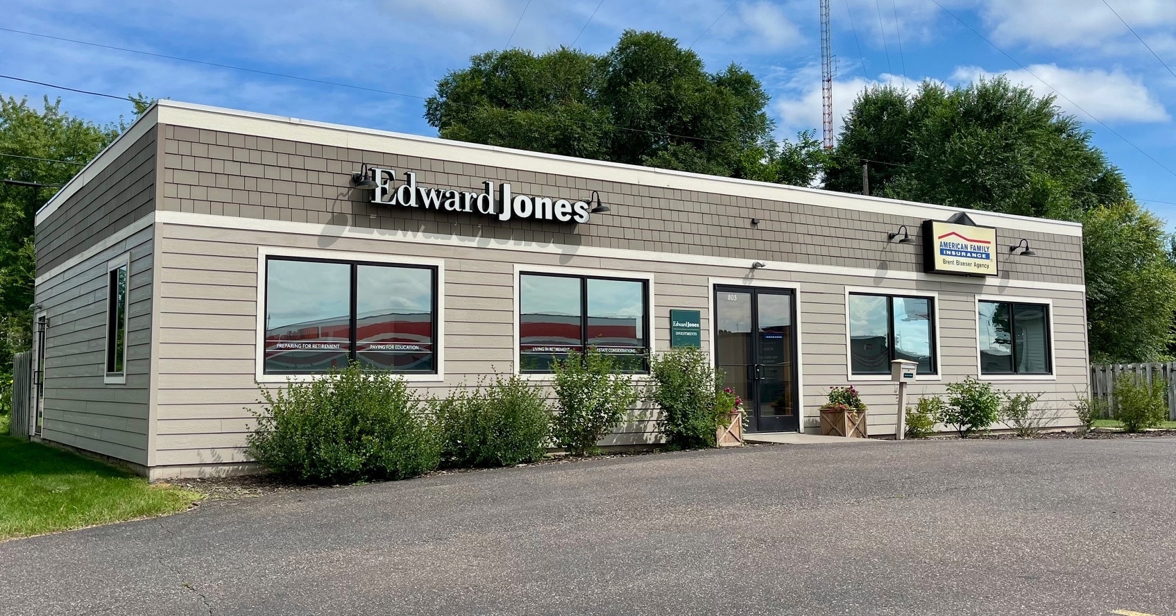 803 Fairfax St, Altoona, WI for lease Building Photo- Image 1 of 20