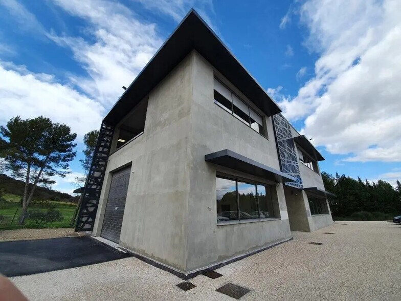 Bureau dans Gardanne à louer - Photo du bâtiment - Image 2 de 12