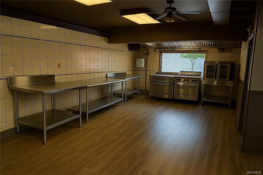 504 Amherst St, Buffalo, NY for lease - Interior Photo - Image 3 of 7
