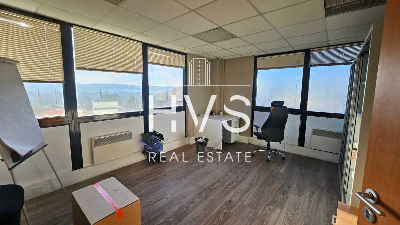 511 Route De La Seds, Vitrolles for lease - Interior Photo - Image 2 of 11
