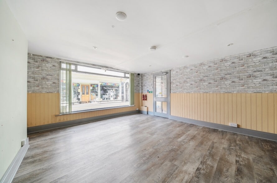 17A Westgate, Sleaford for lease - Interior Photo - Image 2 of 6