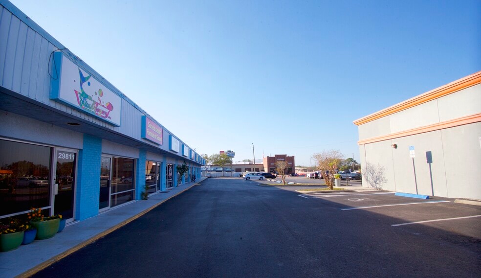 29811-29835 US HWY 19N, Clearwater, FL portfolio of 2 properties for sale on LoopNet.ca - Building Photo - Image 2 of 9