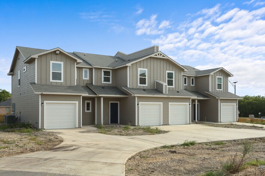 7215 John Palmer Dr, San Antonio, TX à vendre - Photo du bâtiment - Image 2 de 16