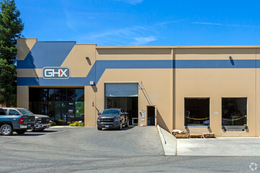 5555 E Lamona Ave, Fresno, CA à louer - Photo du bâtiment - Image 2 de 6