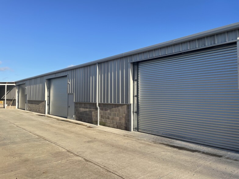 2 Church Farm Close, Curbridge for lease - Building Photo - Image 1 of 4