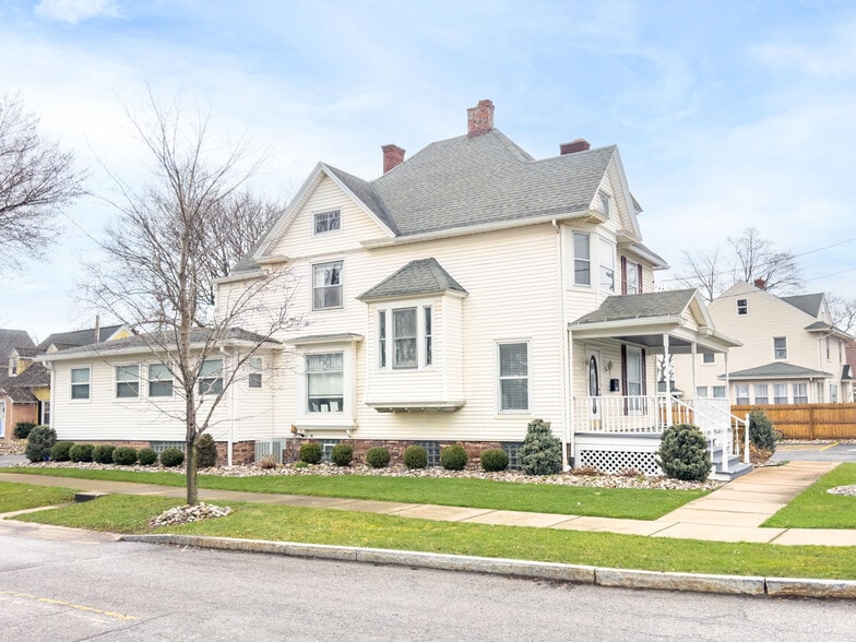 1367 W Ridge Rd, Rochester, NY à vendre - Photo du bâtiment - Image 2 de 28