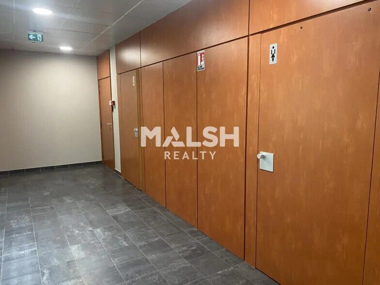 Office in Saint-Priest for lease - Interior Photo - Image 3 of 11