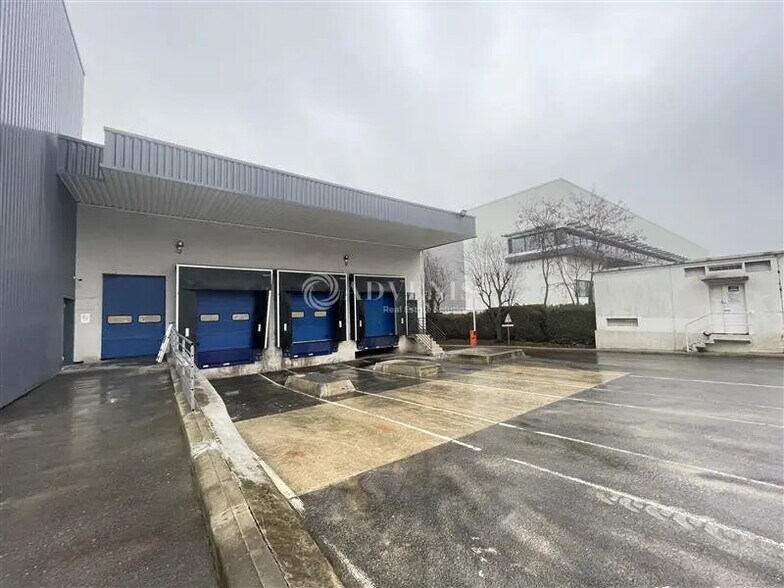 Industriel dans Le Blanc-Mesnil à louer - Photo du bâtiment - Image 2 de 12