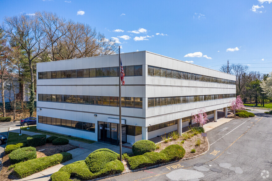 140 Route 17 N, Paramus, NJ for lease - Primary Photo - Image 1 of 6