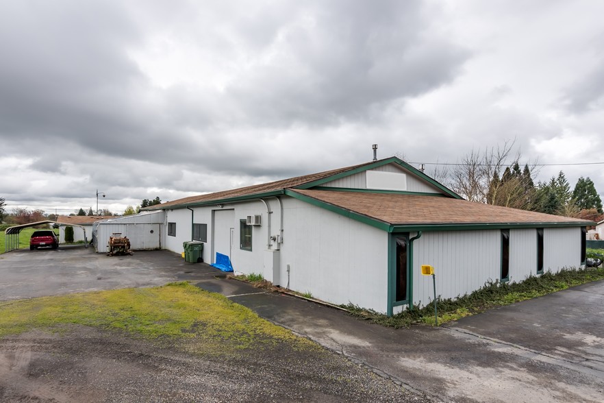 941 SW Alder St, Dundee, OR à vendre - Photo du bâtiment - Image 1 de 1