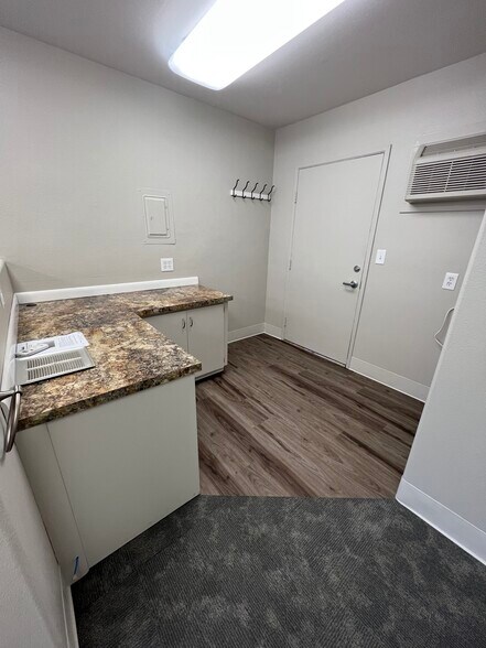 4831 River Rd, Keizer, OR à louer - Photo du bâtiment - Image 3 de 16