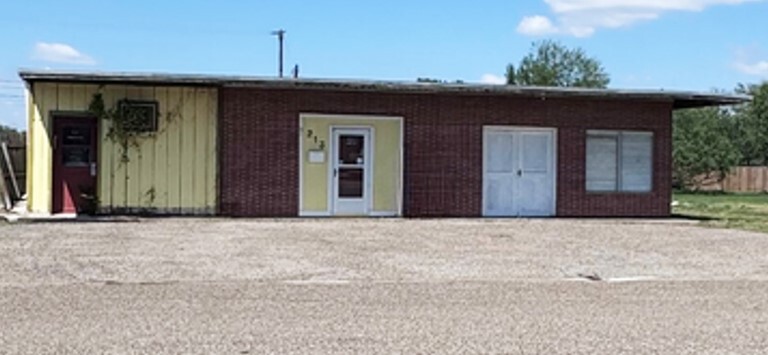 211-215 E Main St, Bishop, TX for sale - Primary Photo - Image 1 of 4