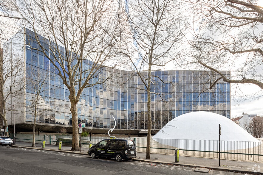 2 Place Du Colonel Fabien, Paris for lease - Building Photo - Image 3 of 10