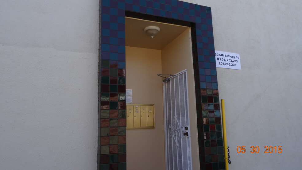 20246-20254 Saticoy St, Winnetka, CA for lease - Building Photo - Image 2 of 15