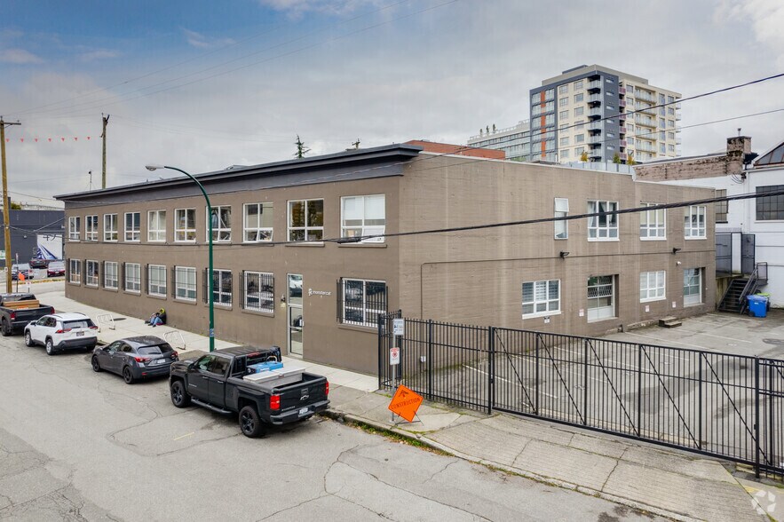 49 Dunlevy Ave, Vancouver, BC à louer - Photo du bâtiment - Image 2 de 6