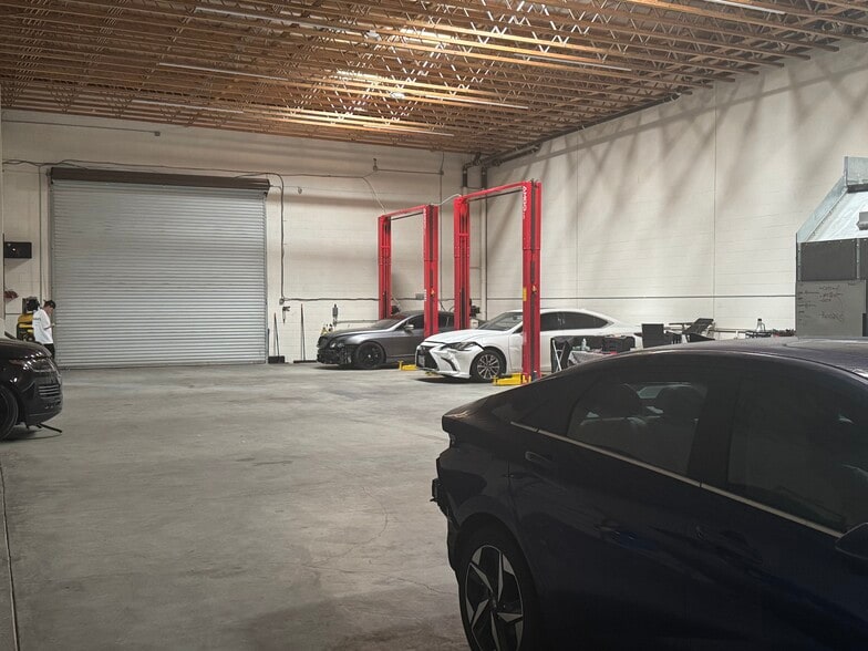 7626 Balboa Blvd, Van Nuys, CA à louer - Photo du bâtiment - Image 3 de 10