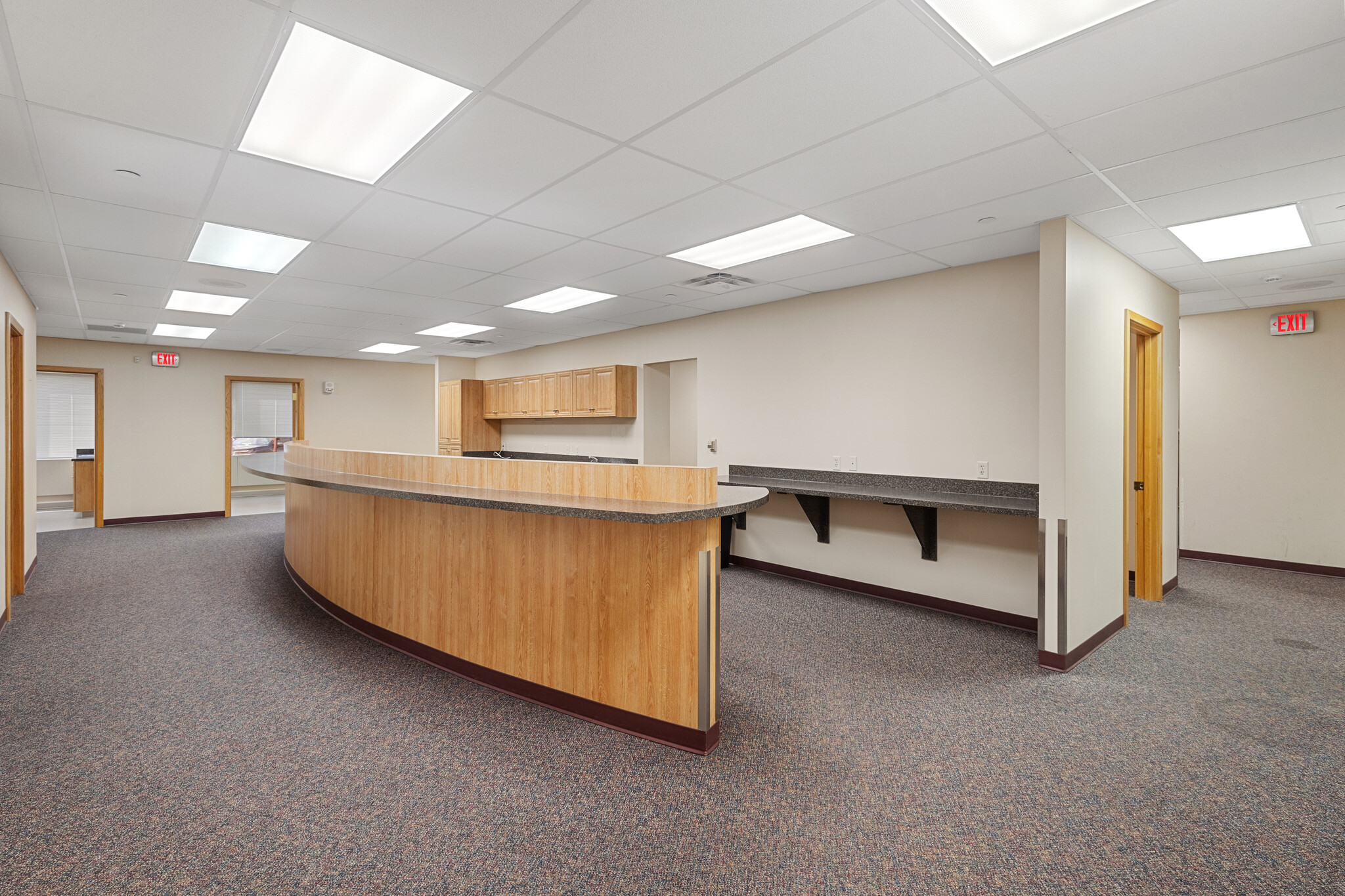 555 W Crosstown Pky, Kalamazoo, MI for lease Interior Photo- Image 1 of 14