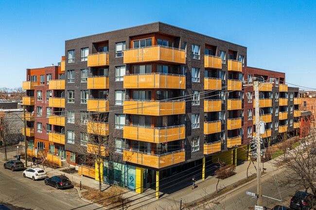 Plus de détails pour 2355-2365 Des Carrieres Rue, Montréal, QC - Multi-résidentiel à vendre