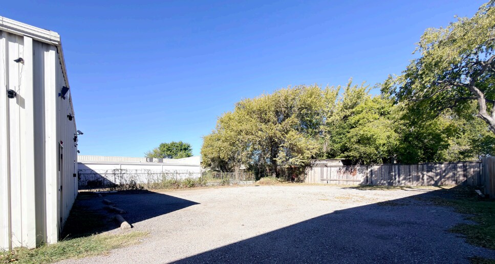 2245 Royal Ln, Dallas, TX à louer - Photo du bâtiment - Image 3 de 13