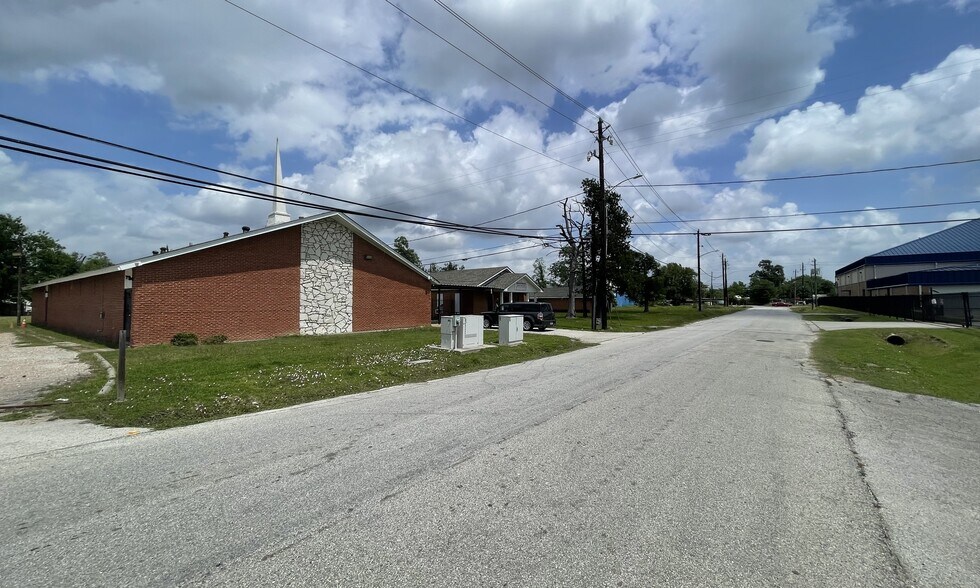 8711 Surry St, Houston, TX à vendre - Photo du bâtiment - Image 3 de 11