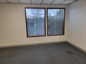 5002-5008 Commercial St SE, Salem, OR for lease Interior Photo- Image 2 of 6