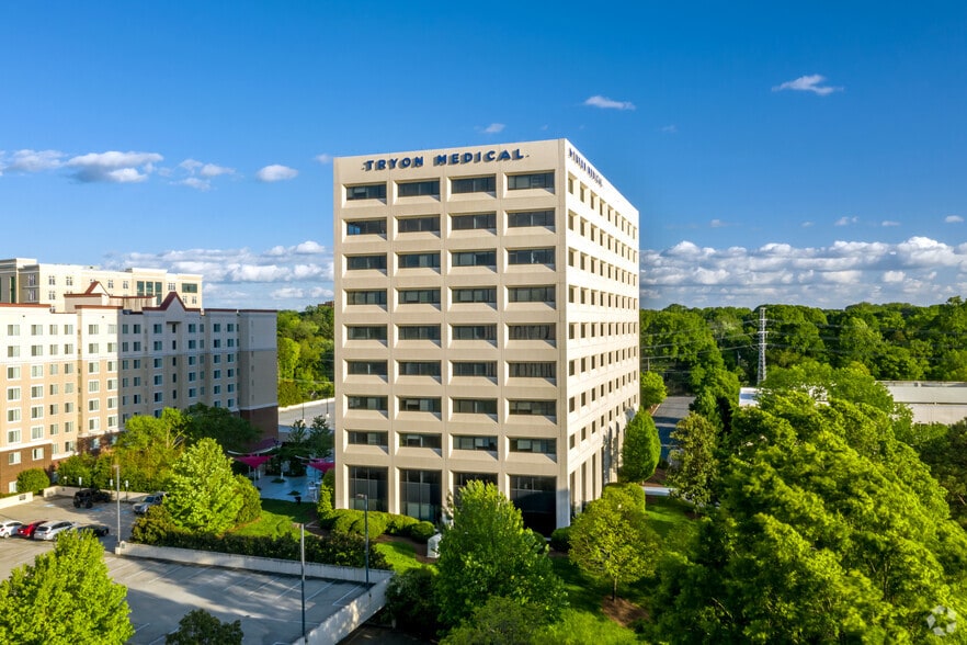 6060 Piedmont Row Dr S, Charlotte, NC à louer - Photo du bâtiment - Image 3 de 7