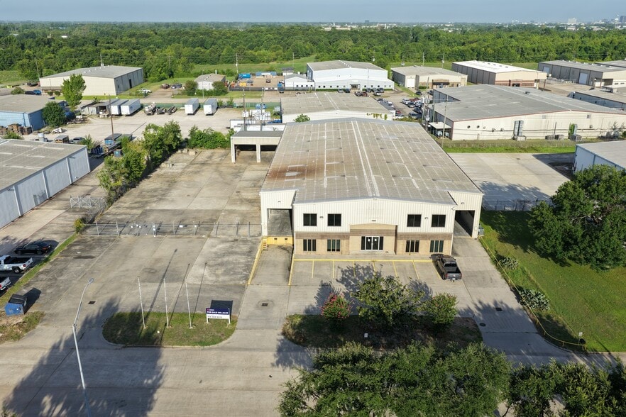 14025 Interdrive E, Houston, TX for lease - Building Photo - Image 2 of 4