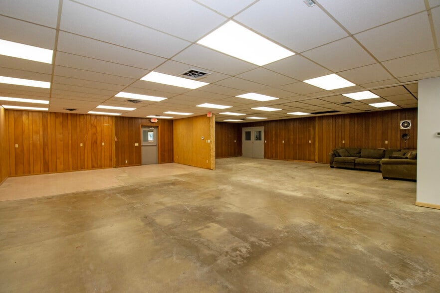 390 E Wood St, Shreve, OH for lease - Building Photo - Image 3 of 22