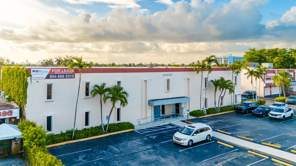 20535 NW 2nd Ave, Miami, FL à louer - Photo du bâtiment - Image 2 de 4
