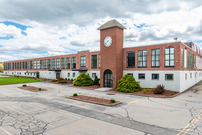 Plus de détails pour 582 Great Rd, North Smithfield, RI - Industriel à louer