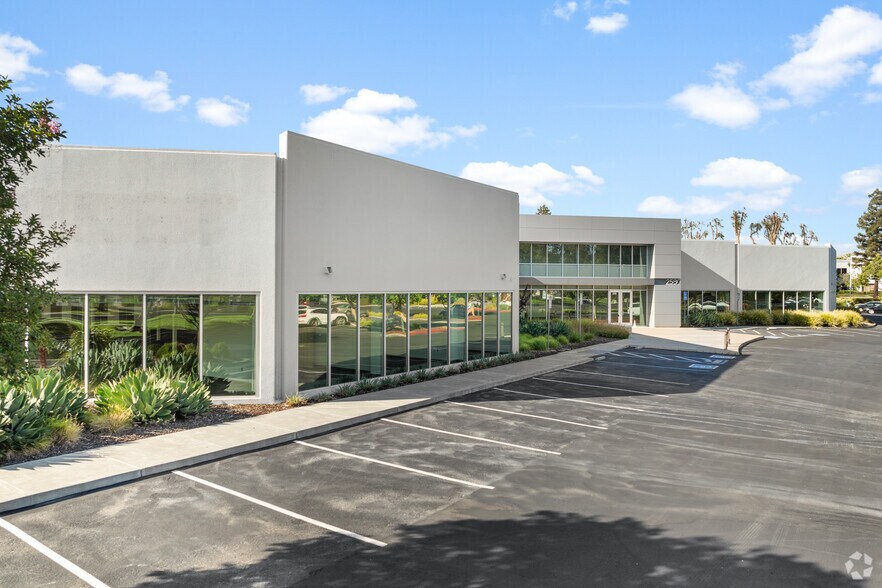 2580-2584 Junction Ave, San Jose, CA à louer - Photo du bâtiment - Image 3 de 9