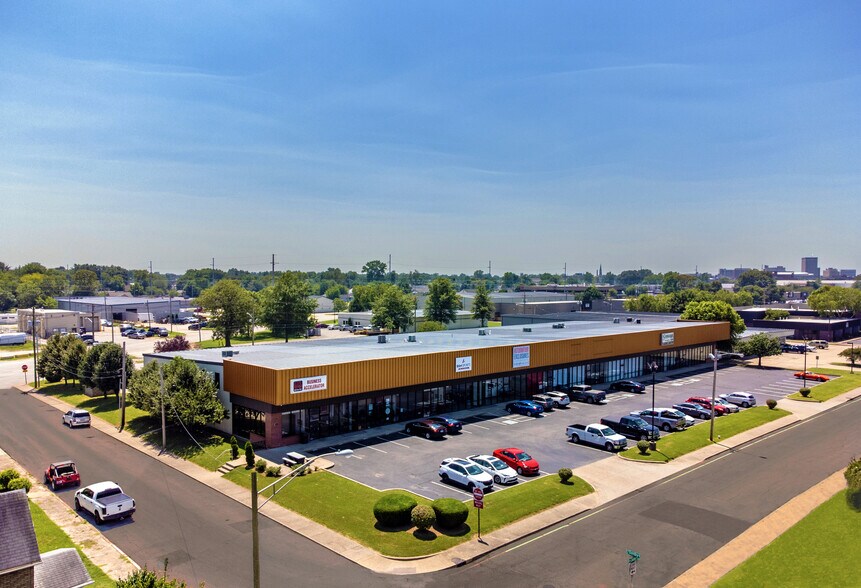 815 John St, Evansville, IN à louer - Photo du bâtiment - Image 2 de 11