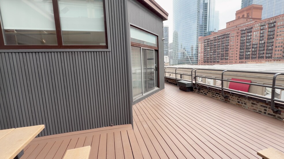 118 N Clinton St, Chicago, IL for lease - Commercial Listing Video - Image 2 of 13