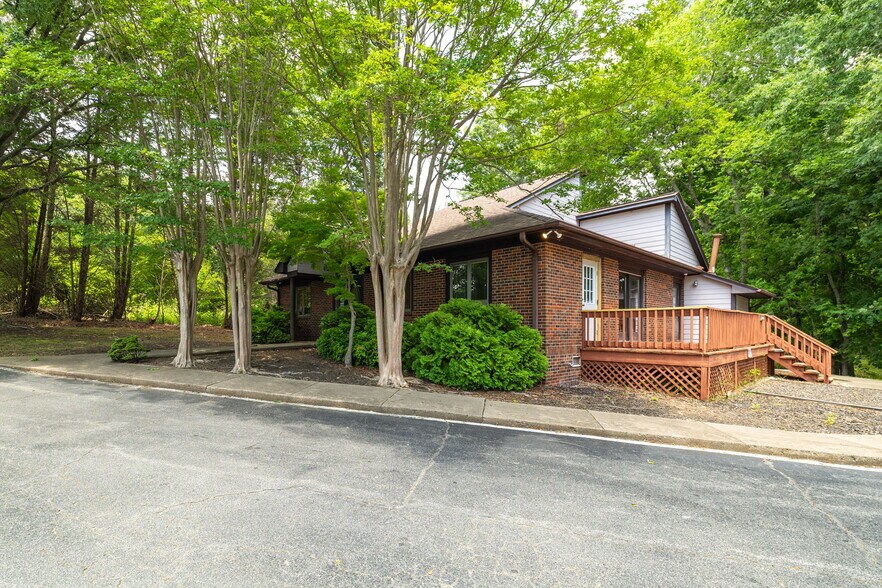 114 S Park Ter, Eden, NC à vendre - Photo du bâtiment - Image 3 de 28
