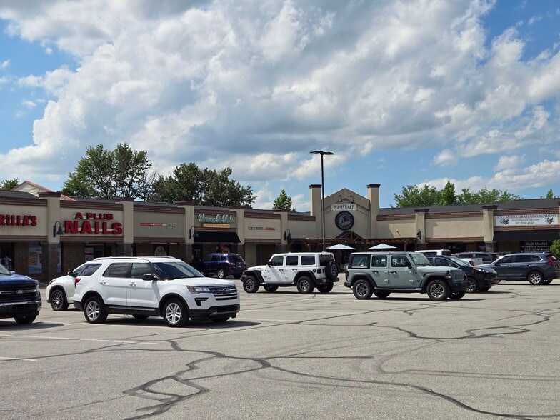 1100-1140 N State Road 135, Greenwood, IN for lease - Building Photo - Image 2 of 3