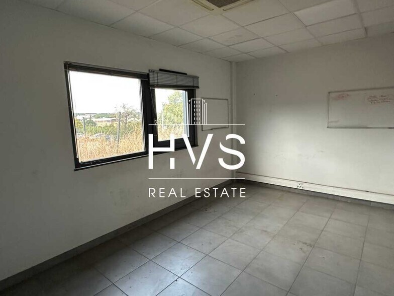 105 Rue Francois Hennebique, Aix-en-Provence for lease - Interior Photo - Image 3 of 11