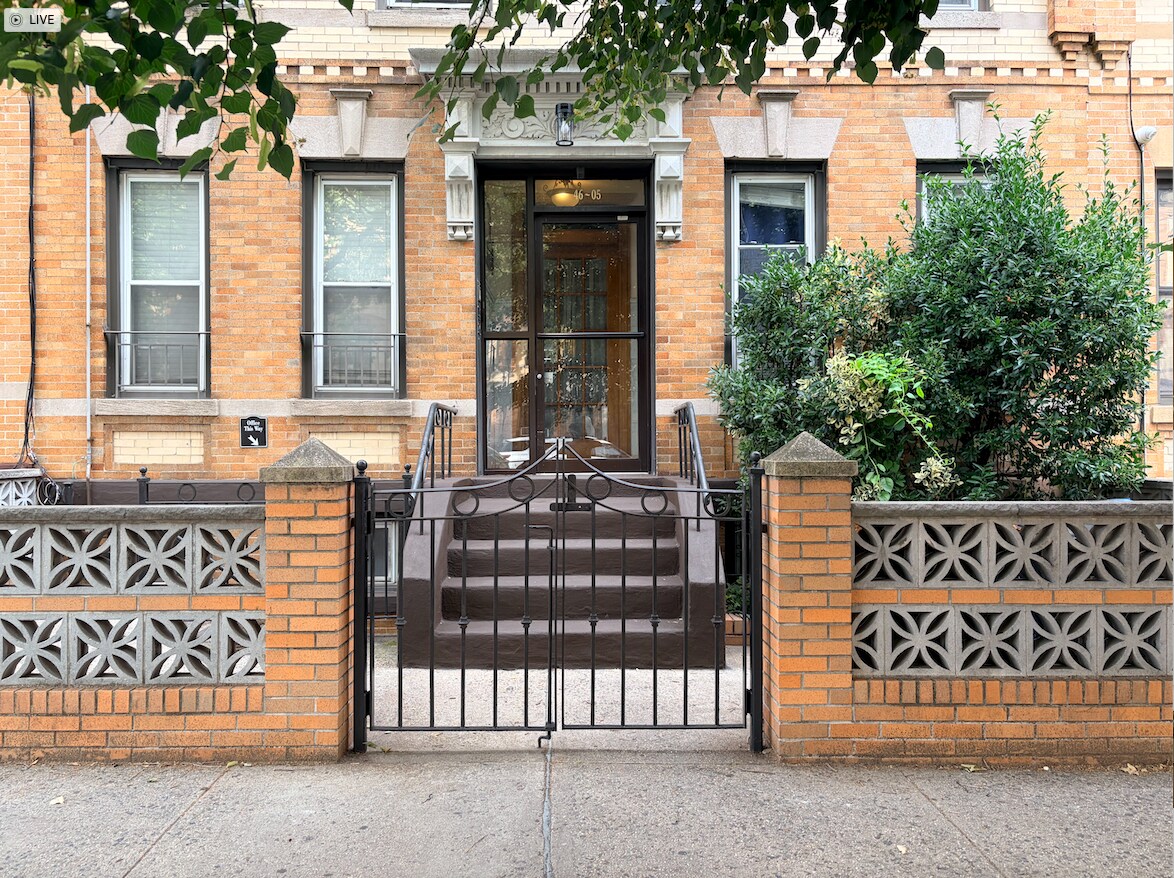 4605 30th Ave, Astoria, NY à vendre Photo du bâtiment- Image 1 de 48