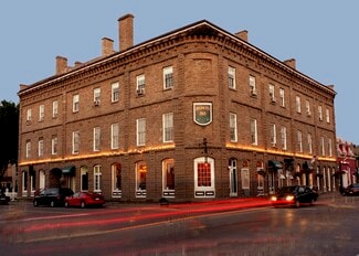 Plus de détails pour 111 St Lawrence St, Merrickville, ON - Services hôteliers à vendre