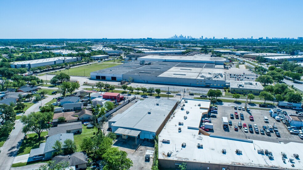 3003 Bingle Rd, Houston, TX à vendre - Photo du bâtiment - Image 2 de 11