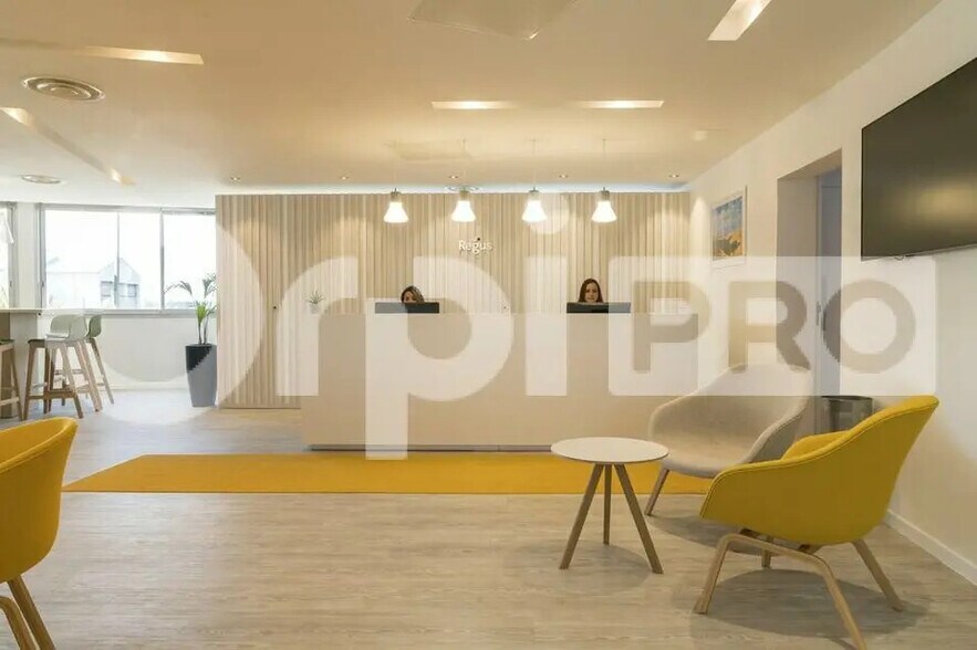 Office in Mérignac for lease - Lobby - Image 3 of 5