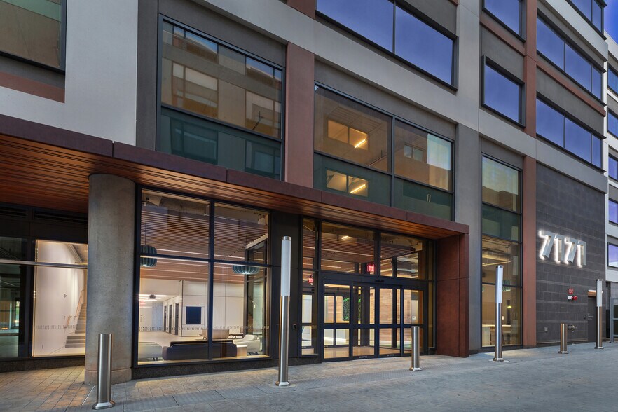 7171 Cardinal Ln, Falls Church, VA à louer - Photo du bâtiment - Image 2 de 11