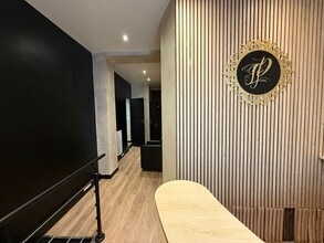 67 Rue Dulong, Paris à vendre Photo intérieure- Image 1 de 8