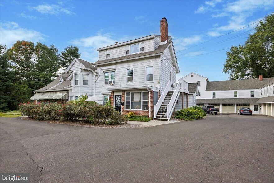 413 N Pine St, Langhorne, PA à vendre - Photo principale - Image 1 de 79