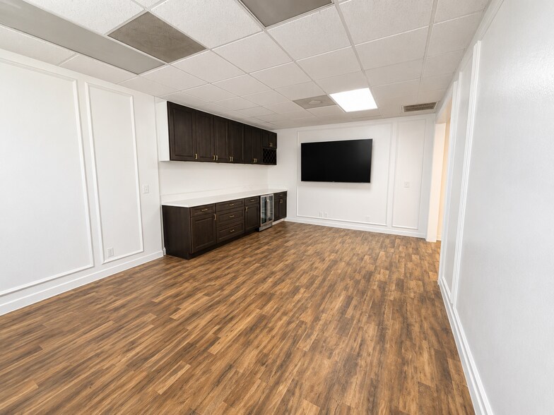 106 W Lime Ave, Monrovia, CA à louer - Photo du bâtiment - Image 3 de 9