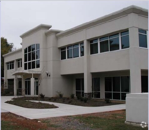 4707 Papermill Dr, Knoxville, TN à louer - Photo du bâtiment - Image 3 de 11