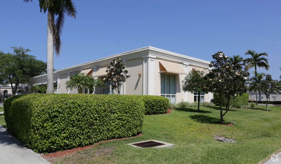 385 14th Ave S, Naples, FL à louer - Photo du bâtiment - Image 3 de 4